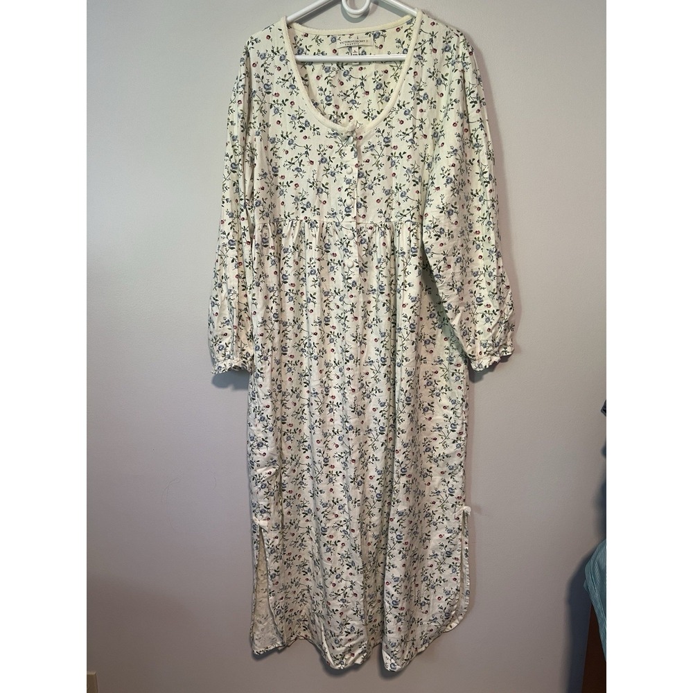 Victoria's Secret Country - Cottagecore Flannel Nightgown Floral Large Buttons